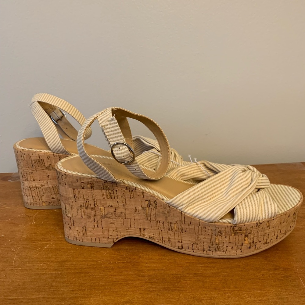 NET Universal threads platform sandals